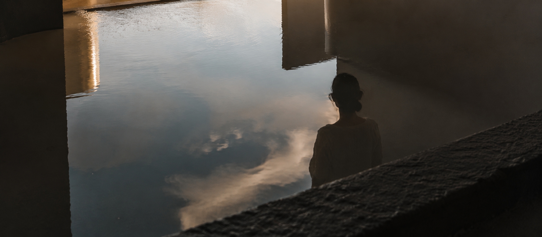 Lucy — espejo interno
